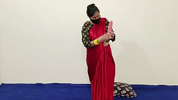 Watch Nabilashehzadi pleasure herself with a massive dildo in her sari